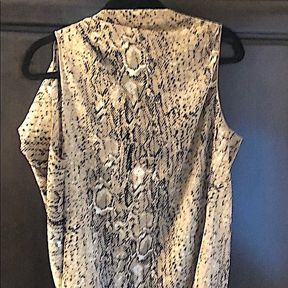 Animal print sleeveless balloon drape blouse with interesting pouf - Picture 4 of 5